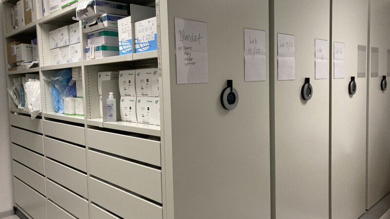 High density mobile shelving