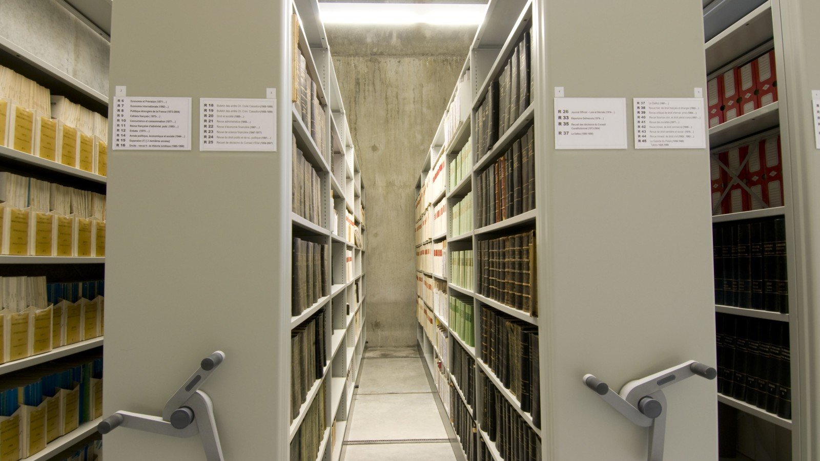 UNIVERSITY LIBRARY BAYONNE, FRANCE