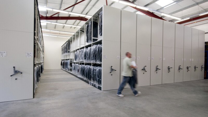 High density mobile shelving